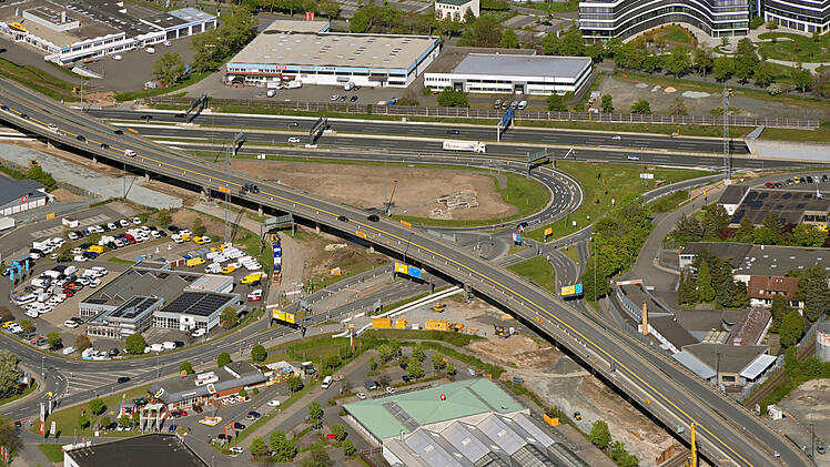 Luftaufnahme der Hochbrücke Bayreuth vom 27. April 2024.