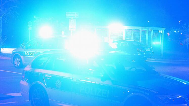 Nur mit M&uuml;he gelang es der Polizei am Freitag in Marktredwitz, einen fl&uuml;chtigen Autofahrer zu stellen. Symbolbild: Ronald Rinklef