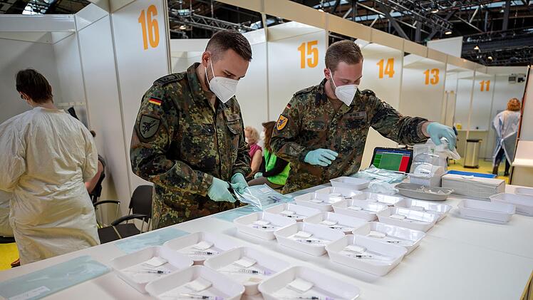 So ähnlich wie im Impfzentrum in Berlin-Treptow könnte es bald in Coburg aussehen, wenn das Impfzentrum eingerichtet wird.