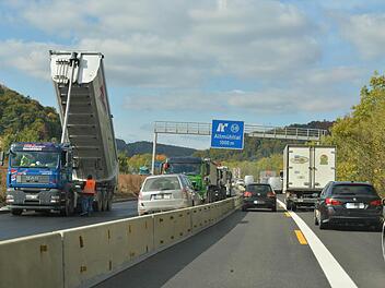 Wir können nicht mit ihnen, aber ohne geht es auch nicht: Straßenbaustellen wie hier auf der A3. Foto: Ronald Rinklef