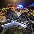 Auf der A9 in Oberfranken hat sich in der Nacht auf Donnerstag ein tödlicher Unfall ereignet. Zwei Menschen verloren ihr Leben. Foto: Merzbach/News5