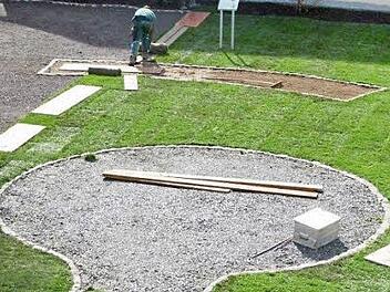 Letzte Arbeiten werden am Museums-Garten vorgenommen, sodass der Eröffnung am 4./5. Mai nichts mehr im Wege steht. Foto: Doris Bauer