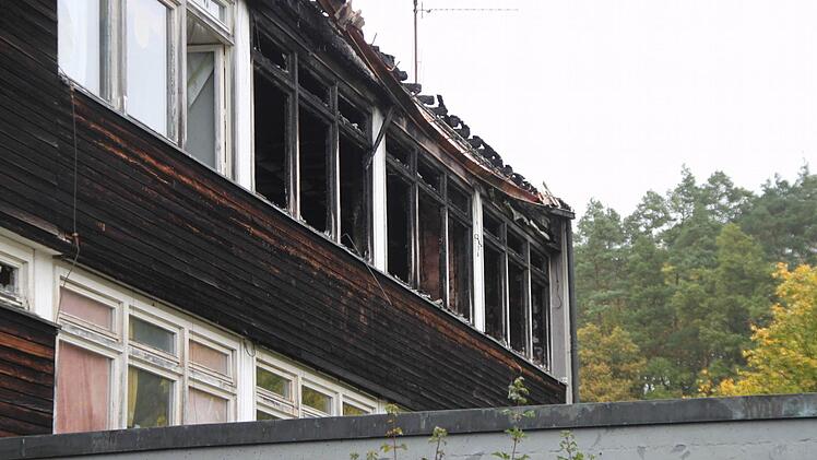 Blick von außen auf die Schule. Foto: Jürgen Gärtner