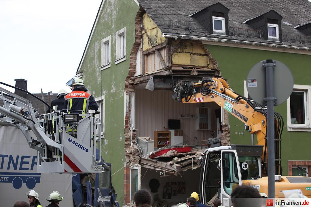 Lkw kracht in Wohnhaus in Oberkotzau