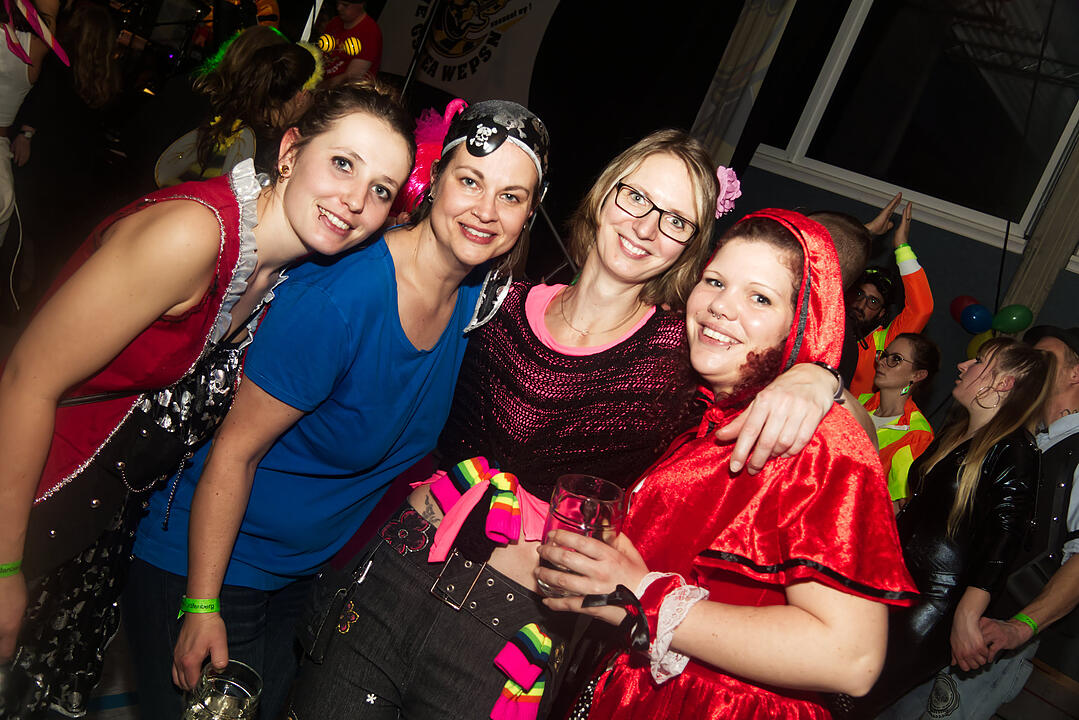 Fasching pur in der Grundschulturnhalle