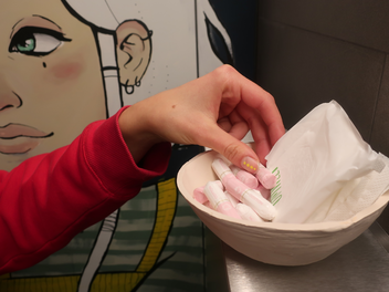 Würzburg: Jugendzentren bieten kostenlose Periodenprodukte an - "großer Gewinn"