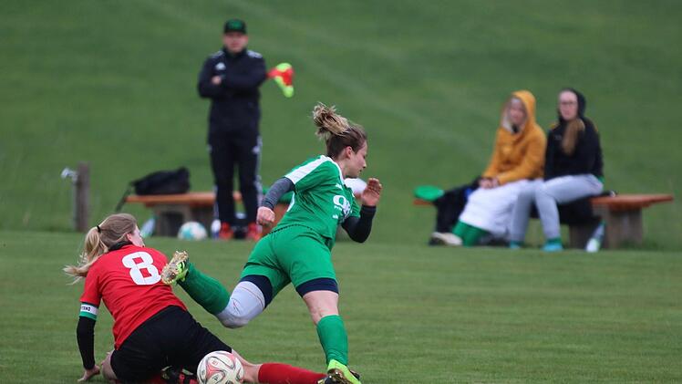 Gestrauchelt, aber nicht gefallen ist die SG Schönderling/Thulba (in grün) mit dem 1:1 gegen den  bis datu verlustpunktfreien SC Schwarzach.Sebastian Schmitt