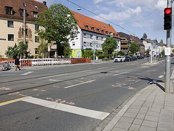 Aus ungeklärter Ursache: Frau von Lastwagen erfasst