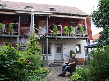 Dieter Büttner hat den Innenhof zu einem Garten umgestaltet.Fotos: Arkadius Guzy