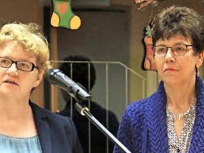 Den Festvortrag zum zehnjährigen Bestehen des Fränkischen Integrationsforums hielt die Staatssekretärin Anette Kramme (l.). Mit im Bild ist die Landtagsabgeordnete Susann Biedefeld.  Foto: Gerda Völk