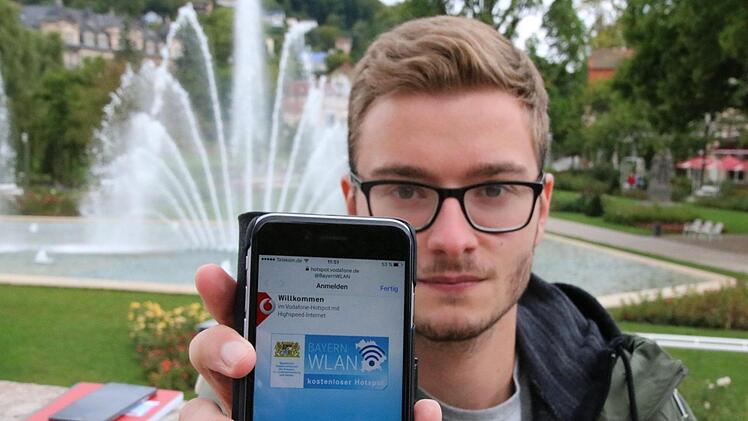 Wer seine Eindrücke in sozialen Medien posten oder einfach nur im Internet surfen möchte, kann das an immer mehr Stellen in Bad Kissingen über freie Wlan-Zugänge tun.Ralf Ruppert