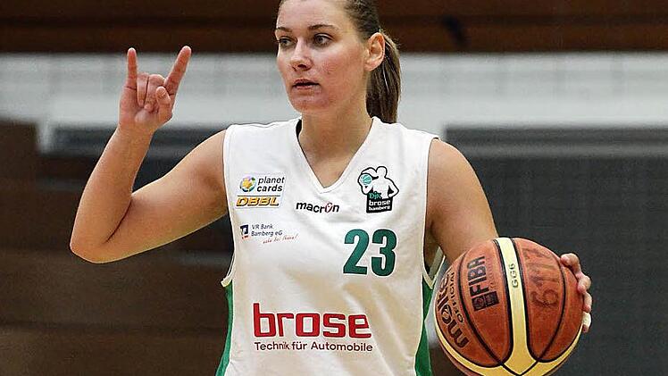 DJK-Fl&uuml;gelspielerin Daniela Vogel trug in der vergangenen Saison noch das Trikot des morgigen Gegners TSV Wasserburg. Foto: sportpress