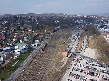 Zwei Fahrspuren in jede Richtung für die B4 in Coburg? Das sei nicht im Sinne der Stadt, argumentiert Stefan Sauerteig, Vorsitzender des SPD-Stadtverbands. Das Foto zeigt einen Teil des Weichengereuths mit dem ehemaligen Güterbahnhof im März 2016. Foto: Volkmar Franke/www.hochbild-design.de