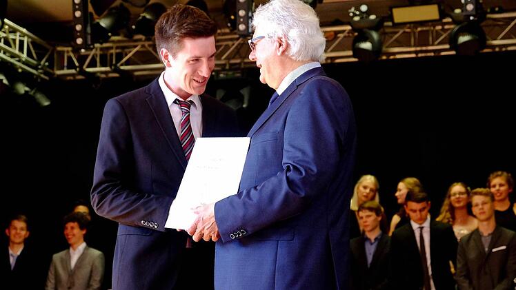 Feier zur Zeugnisübergabe der Abiturienten des Frobenius-Gymnasiums Hammelburg. Foto: Gerd Schaar