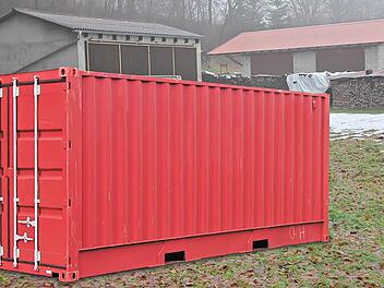 Mit dieser Vision wollte sich der Gemeinderat nicht anfreunden: ein Übersee-Container an der südlichen Zufahrt Kirchlauters. Foto: Kestel/Montage: Heim