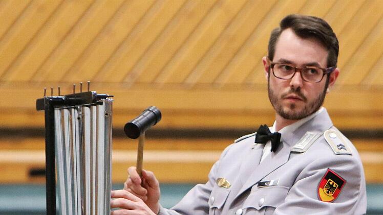 Impressionen vom Auftritt des Heeresmusikkorps Veitshöchheim in der Sporthalle der PestalozzischuleFoto: Jochen Berger