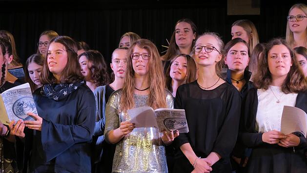 Stimmgewaltig: Der Schulchor der Klassen 7 bis 12.  Foto: Doris Bauer