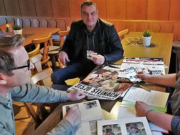 Daraus wurde leider erst mal nichts: Die Vorstände Reiner Wehner (von links), Sandro Hain und Stefanie Stahl bei der Organisation der Geburtstagsfeierlichkeiten im vergangenen Jahr, noch bevor die ersten Corona-Regeln galten.