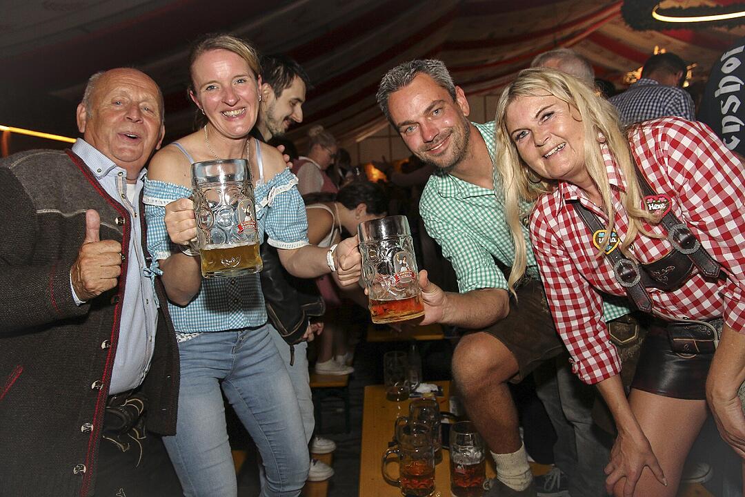 Es spielten die "Kasendorfer Musikanten" und "Die Wilderer".