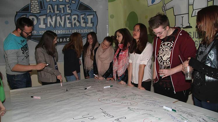 Hip Hop-Tanzkurse und verlängerte Öffnungszeiten im Jugendtreff stehen auf der Wochenendplanung der Jugendlichen. Foto: Sonja Adam