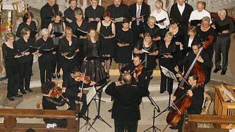 Die Musiker und Sänger in der Wallfahrtskirche Foto: Sabine Weinbeer