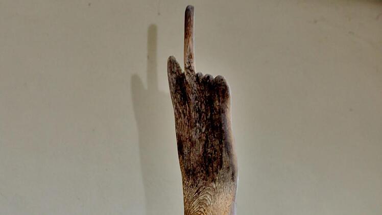 "Der Finger Gottes" Skulptur von Norbert Klodwig. Foto: Werner Vogel