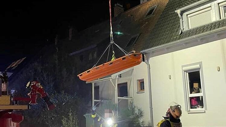 Gruppenübung der Freiwilligen Feuerwehr Bubenreuth: Einsatz mit der Gelenkdrehleiter
