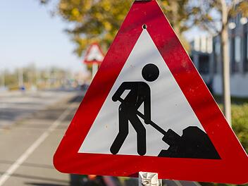 Vorfahrt wegen Bauarbeiten auf der B4 geändert