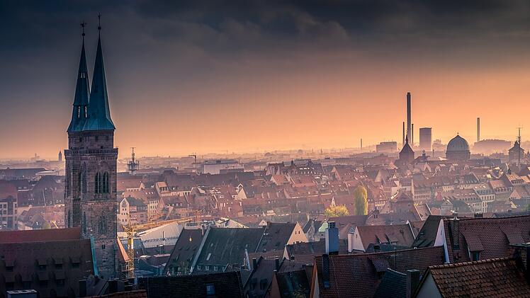Nürnberg, Panorama, Blick von der Burg, Panorama von der Sebalduskirche bis zum Fernsehturm im Sonnenuntergang