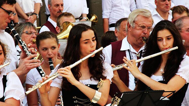 Impressionen vom Großkonzert auf dem Coburger Albertsplatz.Foto: Jochen Berger