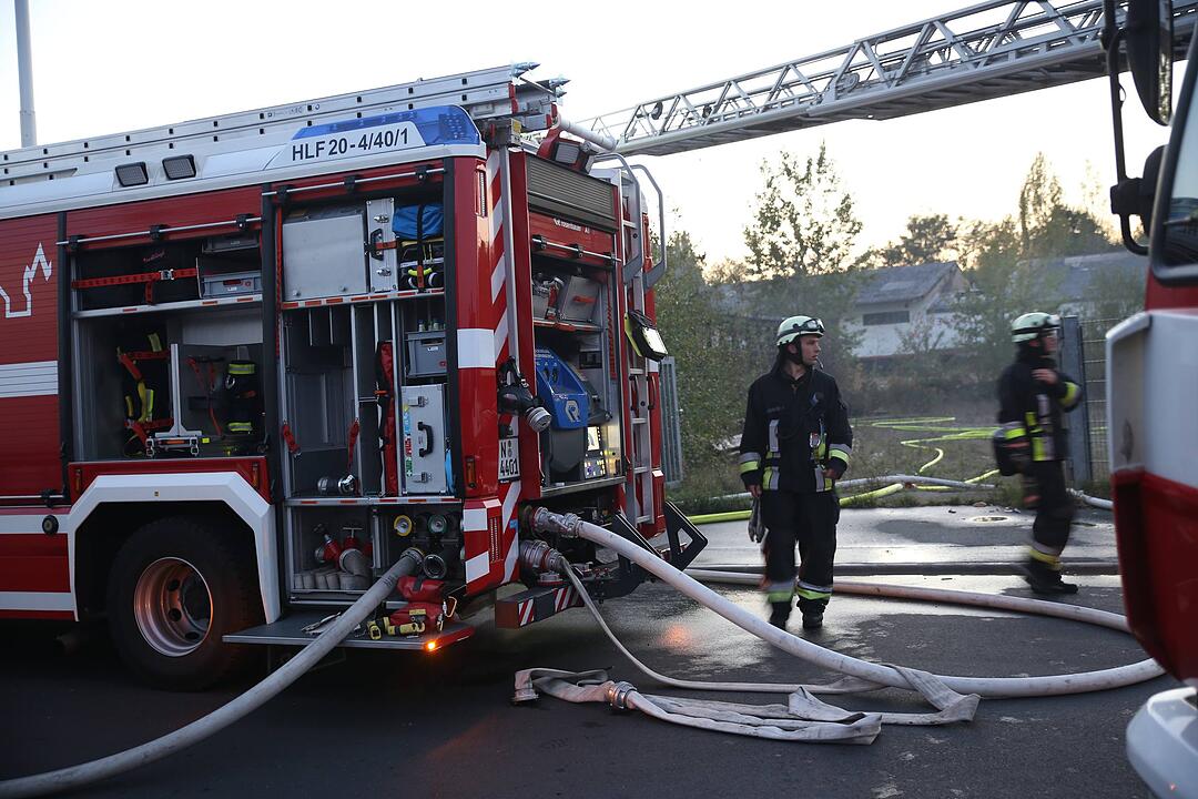 Brand im Gewerbegebiet von Nuernberg