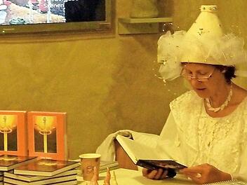 Sylvana von Ende entführte in die wundersame Sagenlandschaft des Thüringer Walds.  Fotos: G. Fleischmann