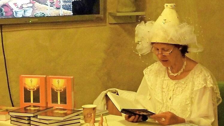 Sylvana von Ende entführte in die wundersame Sagenlandschaft des Thüringer Walds.  Fotos: G. Fleischmann