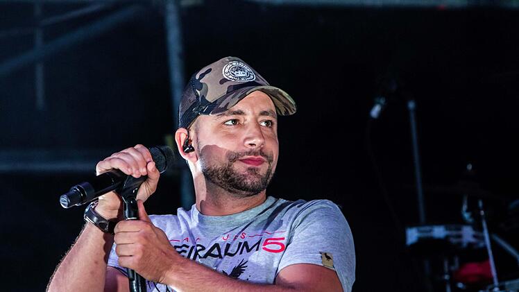 Seiler & Speer begeisterten das Publikum im Schlosshof von Tambach. Foto: Jochen Berger