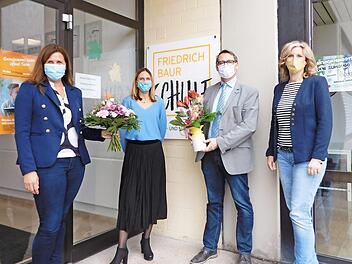 Sabrina Petzold (Zweite von links) wurde jetzt offiziell in ihr Amt als Rektorin der Friedrich-Baur-Schule in Stadtsteinach eingeführt. Mit im Bild Schulrätin Kerstin Zapf (links) sowie Konrektorin Simone Zimmerer und Bürgermeister Roland Wolfrum Foto: Klaus Klaschka