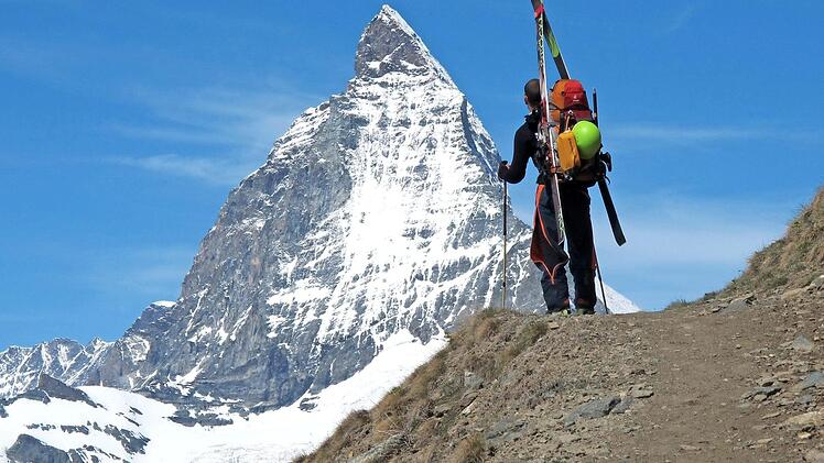 Der Forchheimer Philipp Bl&uuml;mlein, eines von &uuml;ber 3000 Mitgliedern, vor dem Matterhorn  Foto: Dirk Sachse