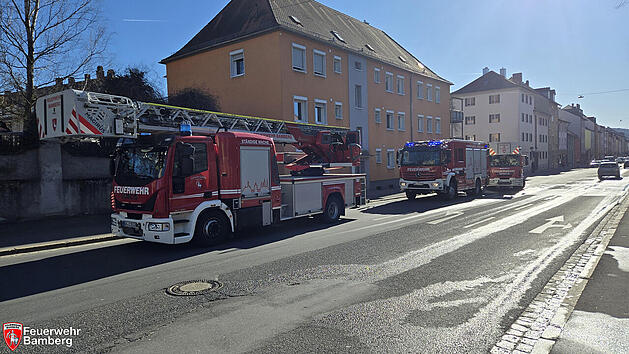 Feuerwehreinsatz in Bamberg: Trupp dringt gewaltsam in Wohnung ein