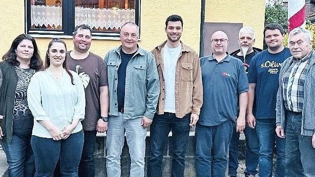 Vorne rechts: Willi Andres, der sich seit &uuml;ber 60 Jahren ehrenamtlich kirchlich und politisch f&uuml;r Rentweinsdorf und seine Ortsteile engagiert (von rechts).