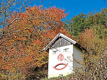 Das traditionsreiche H&auml;uschen mit dem lachenden Gesicht gilt zu allen Jahreszeiten als ein Markenzeichen und gr&uuml;&szlig;t seit Jahrzehnten vom Berg. G&uuml;nther Geiling