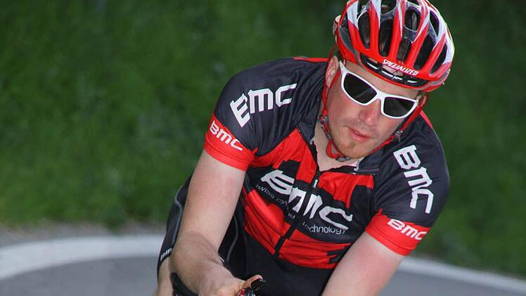 Stefan Preller sitzt fest im Sattel. Gerade beim Radfahren muss er noch einiges aufholen, um beim Challenge in Roth erfolgreich zu sein. Foto: Preller