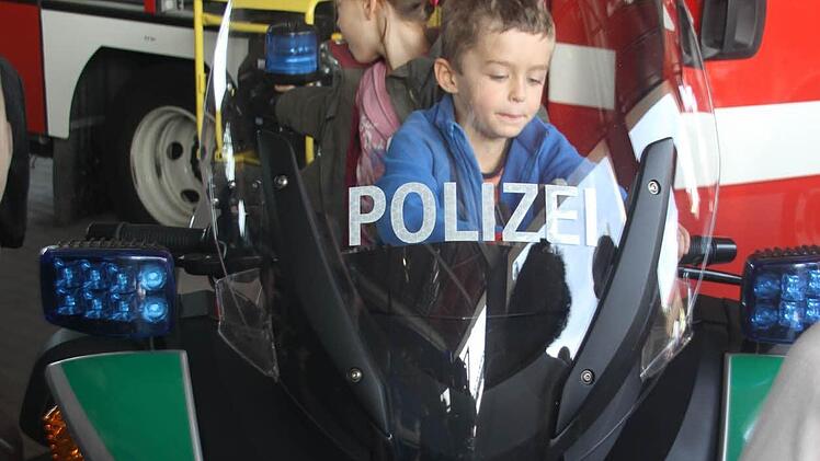 Auch die Polizei zeigte ihre Fahrzeuge. Foto: Michael Busch