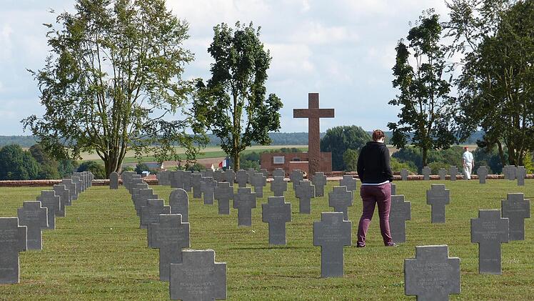 44 526 Gefallene, darunter 13 783 Deutsche, ruhen auf dem Friedhof Souain in der Champagne. Hier wurde auch der Maler August Macke beigesetzt.  Foto: Edgar Bartl