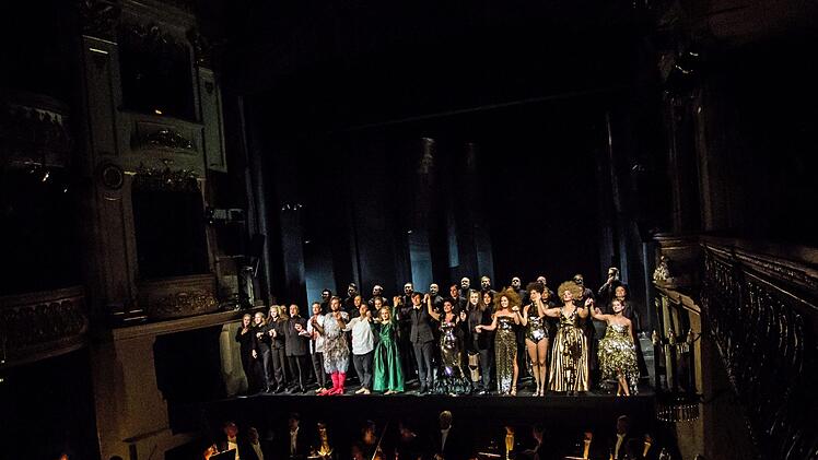 Ausdauernden Applaus gab es für die Premiere von Mozarts "Zauberflöte" am Landestheater Coburg.Foto: Jochen Berger