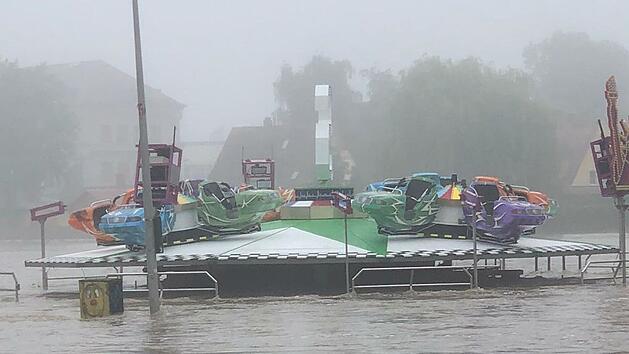 Schausteller-Familie k&auml;mpft sich nach Hochwasser in H&ouml;chstadt zur&uuml;ck