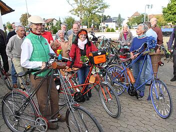 Prächtig gelaunte  Teilnehmer der Fahrt.Fotos: Mathias Erlwein