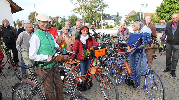Prächtig gelaunte  Teilnehmer der Fahrt.Fotos: Mathias Erlwein