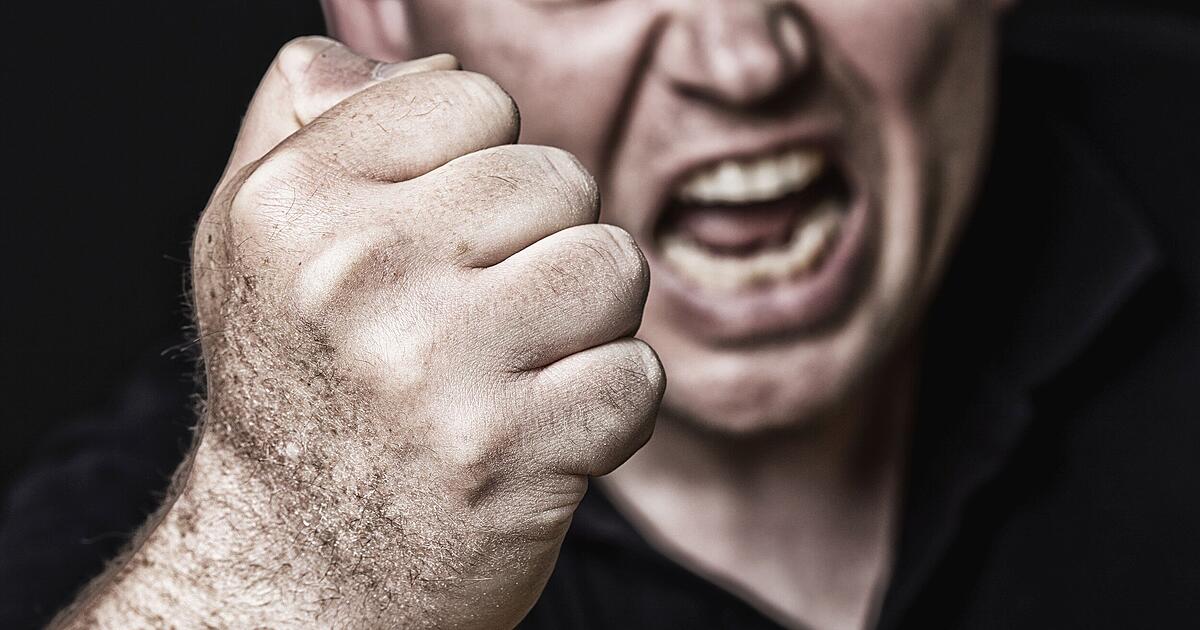 Man randomly attacks passersby in Coburg - | and attacks policewoman
