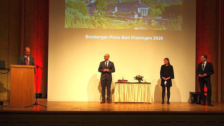 Die Preisverleihung fand mit gebührenden Abstand statt. Foto: Klaus Werner