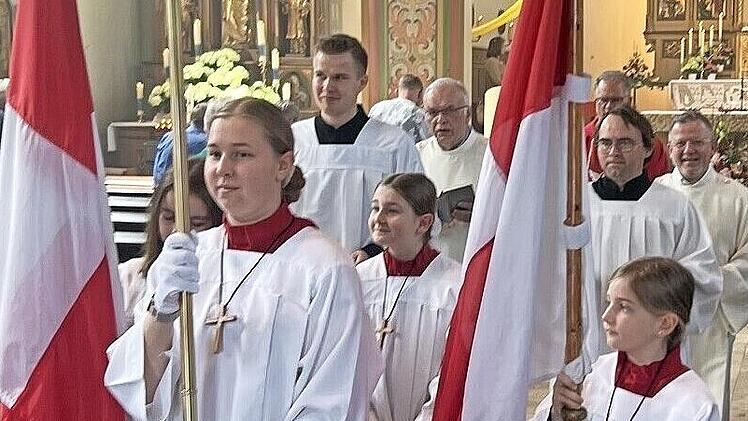 In Schw&uuml;rbitz fand ein festlicher Gottesdienst statt.