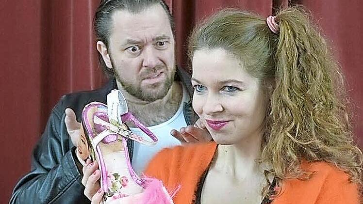 Szenenfoto aus "Zwei wie Bonnie und Clyde",das am 26. Mai im Brückentheater aufgeführt wird.  Foto: Archiv